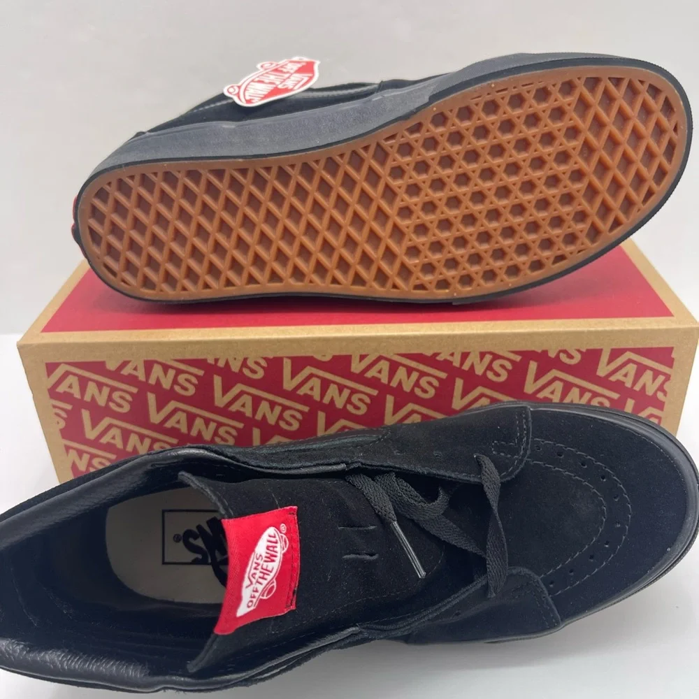 Vans Sk8-Hi 'Black Suede'
Men's Black High-Top Sneakers - Picture 4 of 16